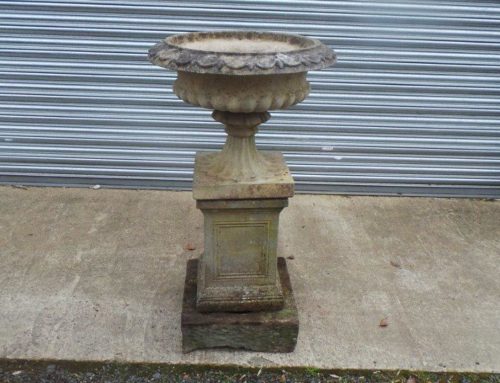 Large composite stone planter on plinth PU611